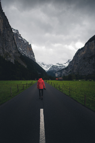 探索噼哩噼哩轻量版：更快更省流量的使用体验